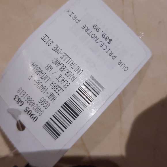 GENUINE SAKS FIFTH AVENUE LONDON BLACK WHITE FAUX FUR 100% CASHMERE KNIT CAP - Picture 3 of 7